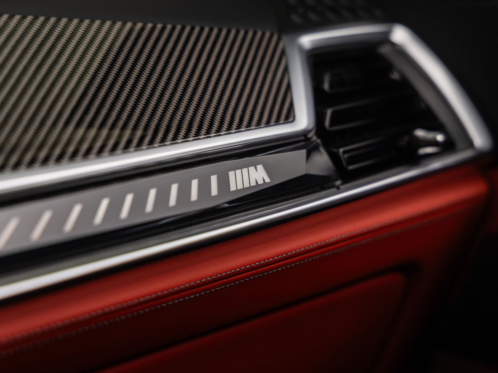 2025 BMW X6 M Base