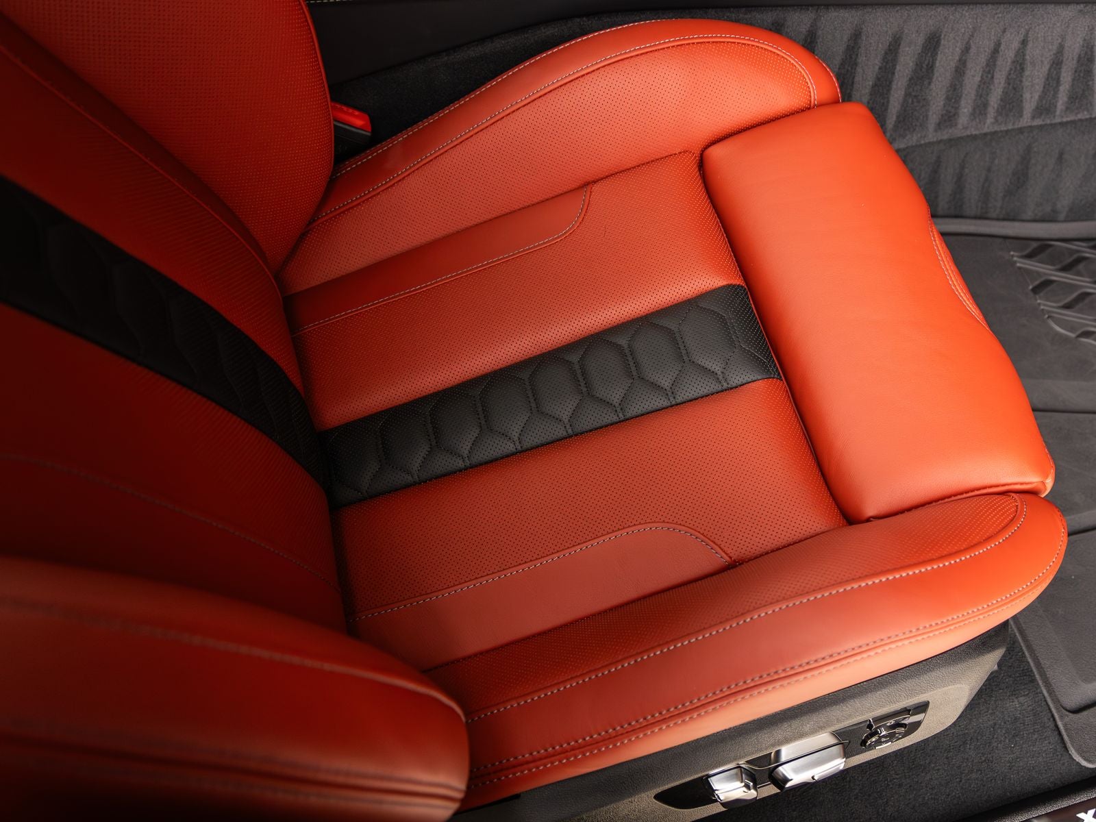 2025 BMW X6 M Base