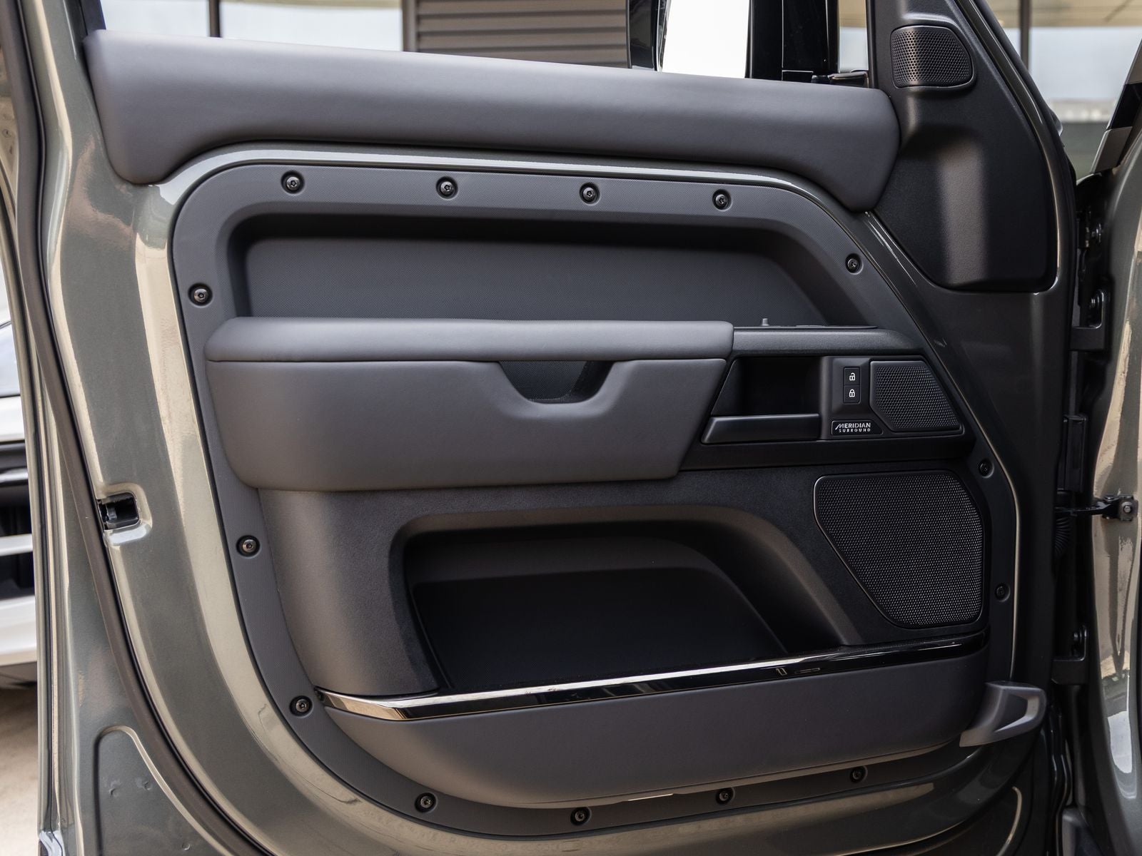 2025 Land Rover Defender 110 P635 OCTA V8