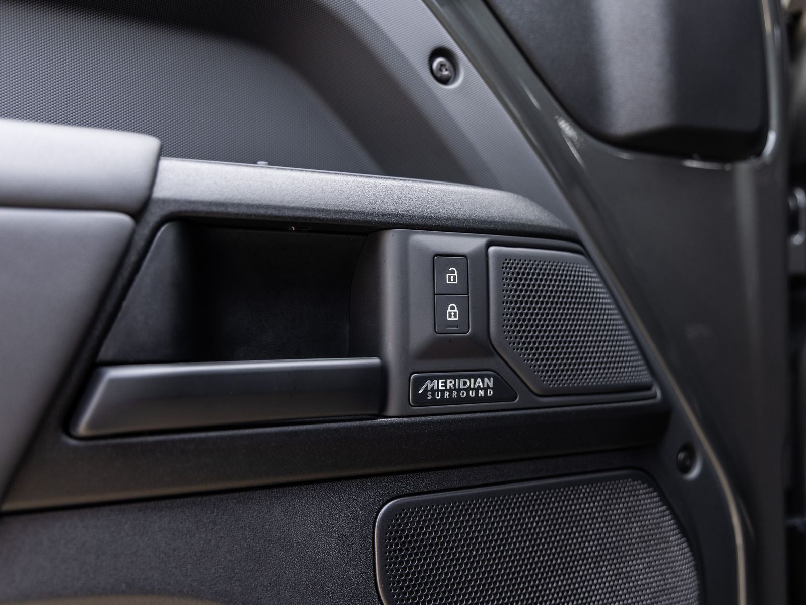 2025 Land Rover Defender 110 P635 OCTA V8