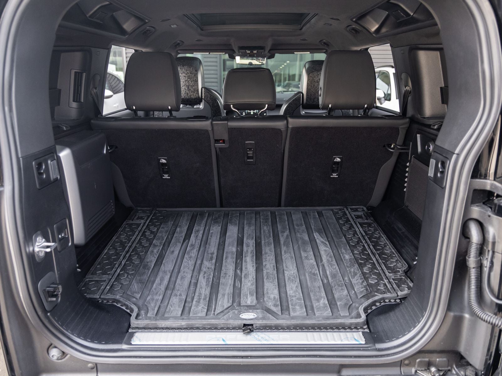 2025 Land Rover Defender 110 P635 OCTA V8