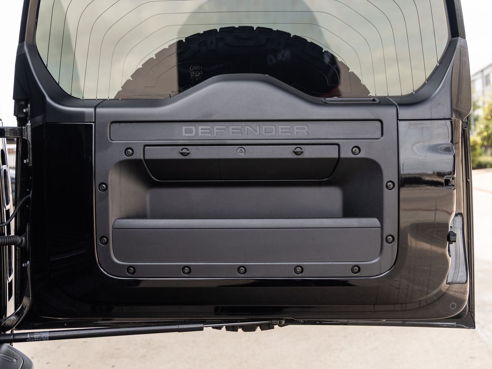 2025 Land Rover Defender 110 P635 OCTA V8