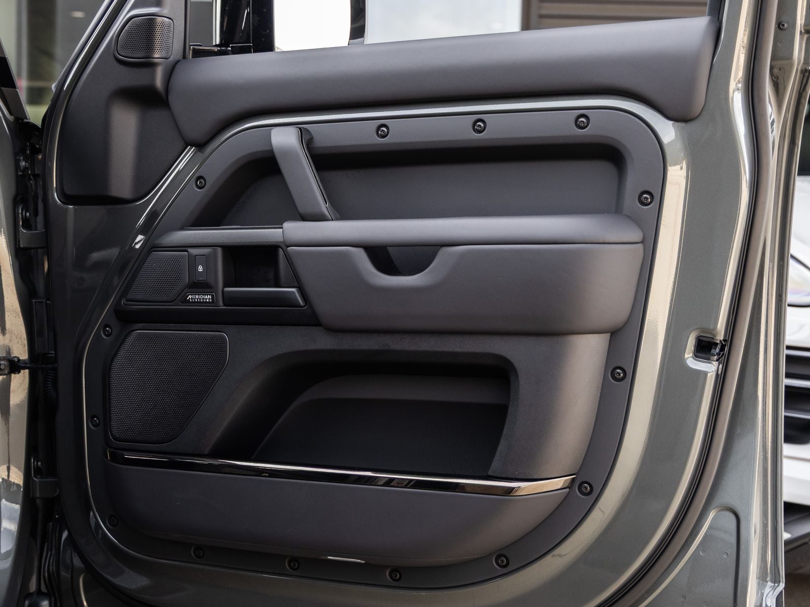 2025 Land Rover Defender 110 P635 OCTA V8