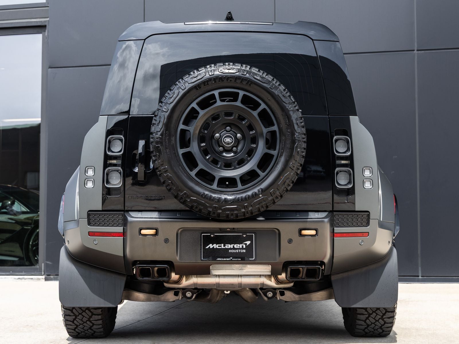 2025 Land Rover Defender 110 P635 OCTA V8
