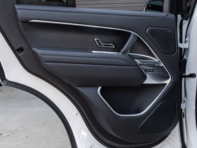 2025 Land Rover Range Rover SE