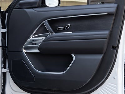 2025 Land Rover Range Rover SE