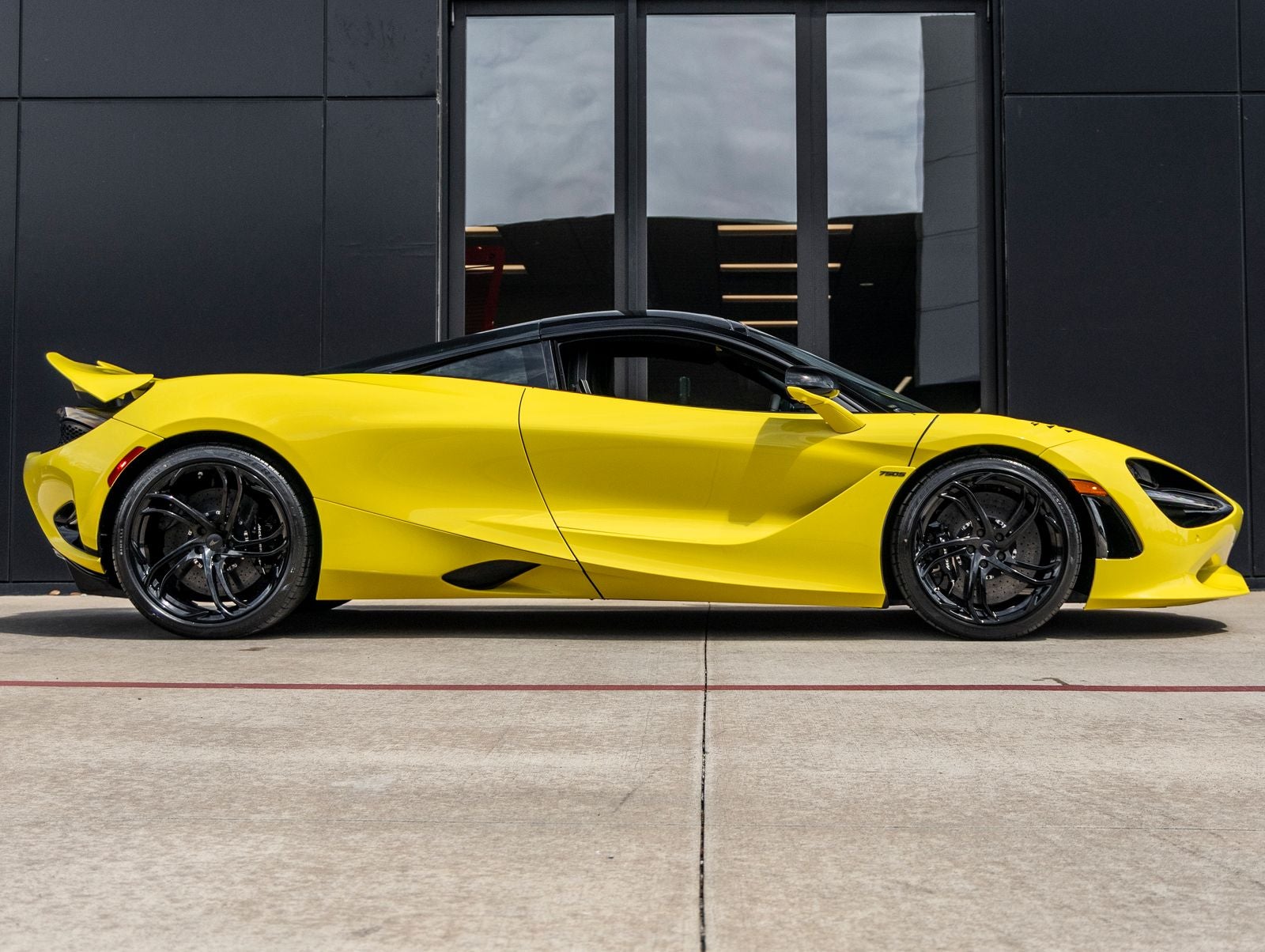 2027 McLaren 750S Base