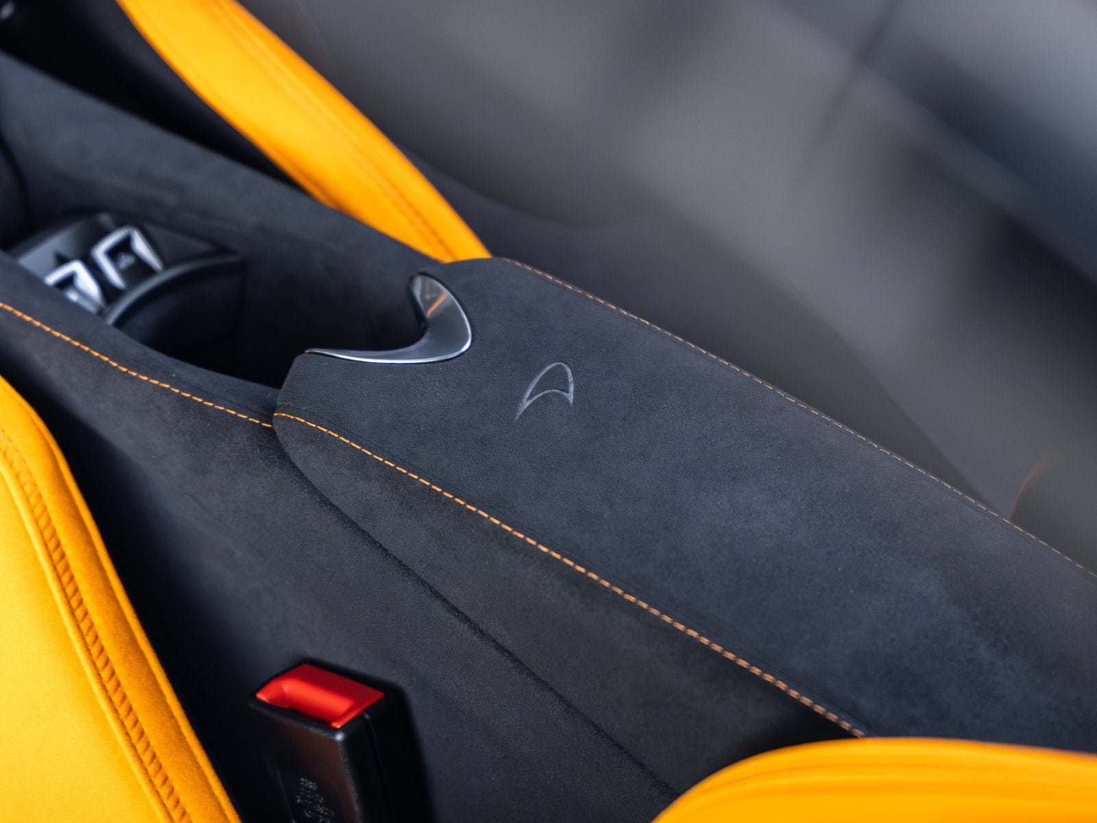 2027 McLaren 750S Base