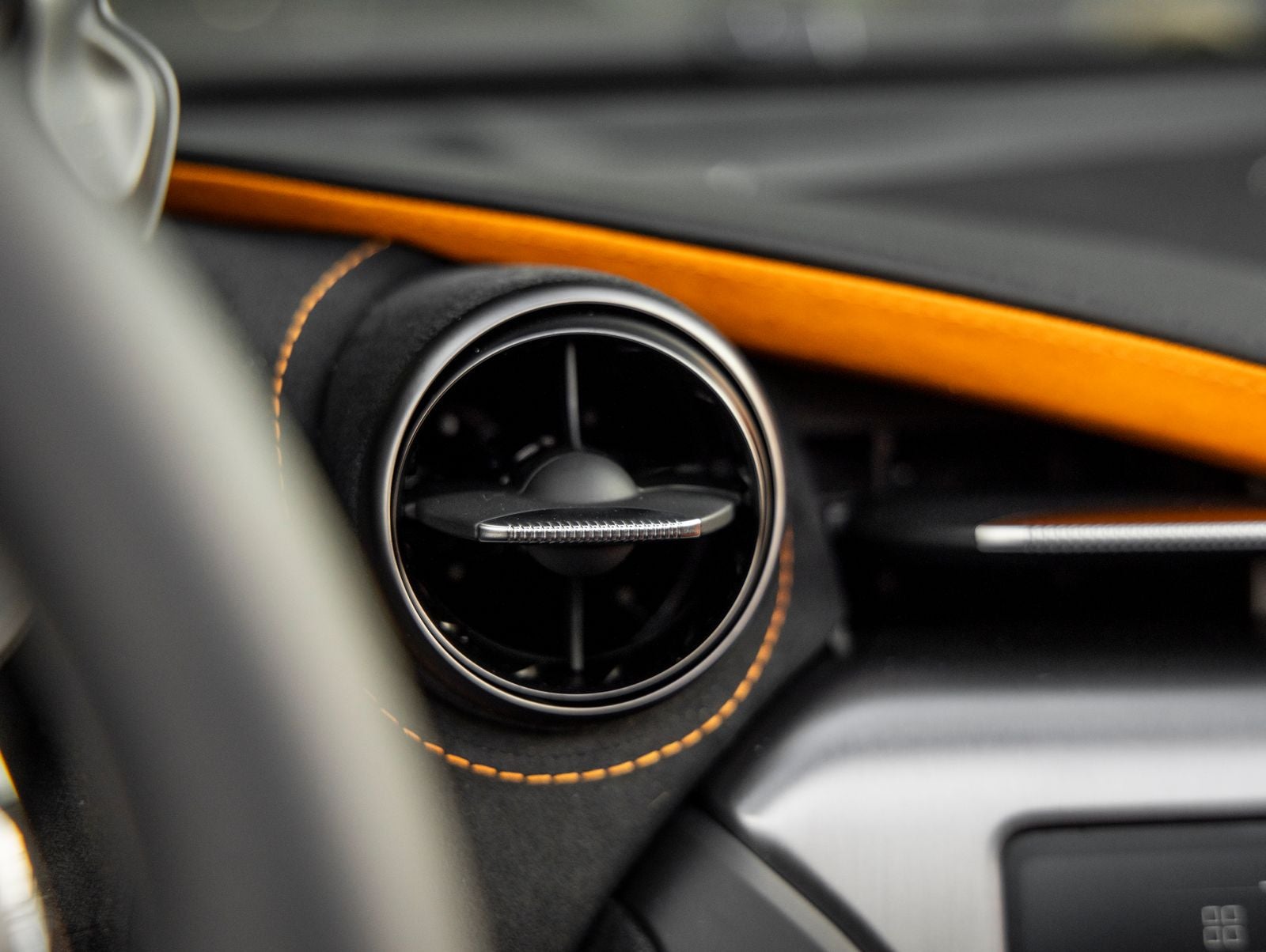 2027 McLaren 750S Base