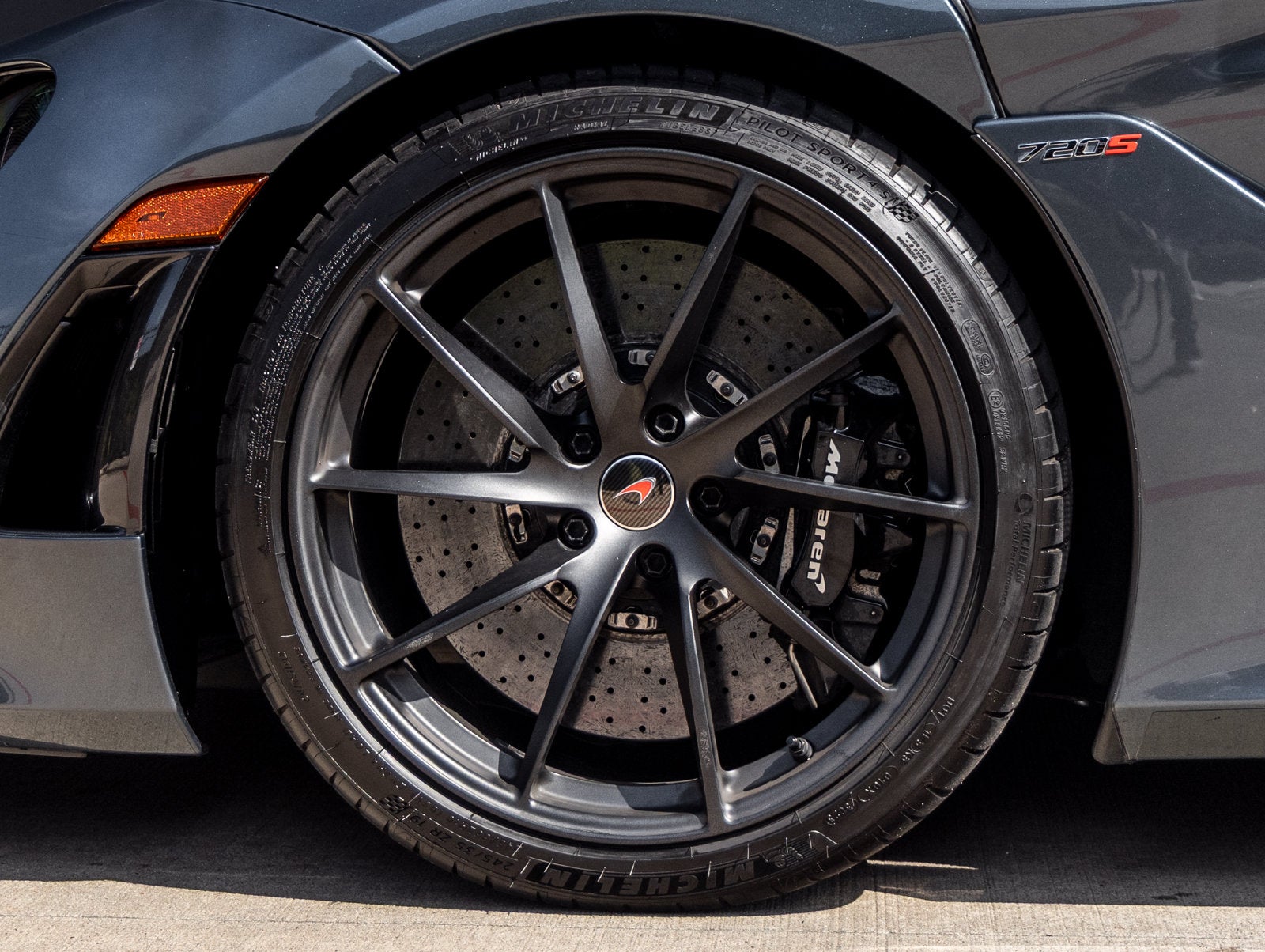 2018 McLaren 720S Base