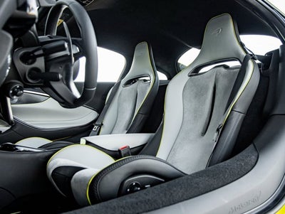 2025 McLaren Artura Base