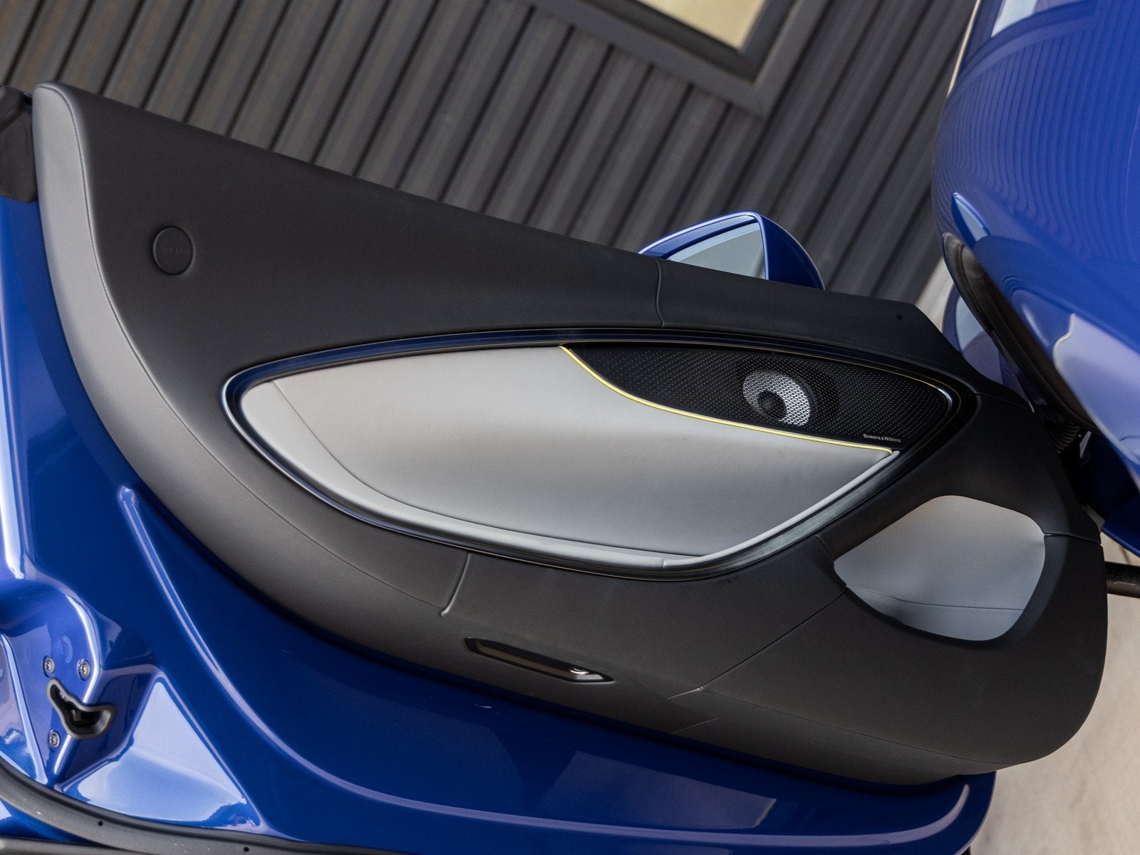 2026 McLaren Artura Base