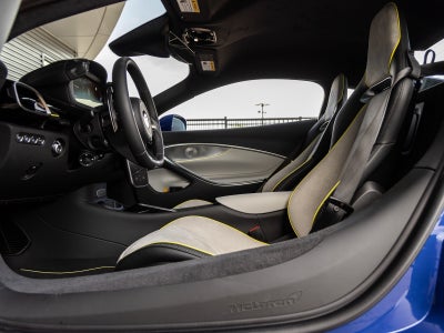 2026 McLaren Artura Base