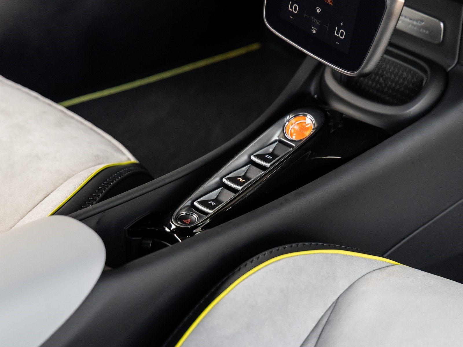 2026 McLaren Artura Base