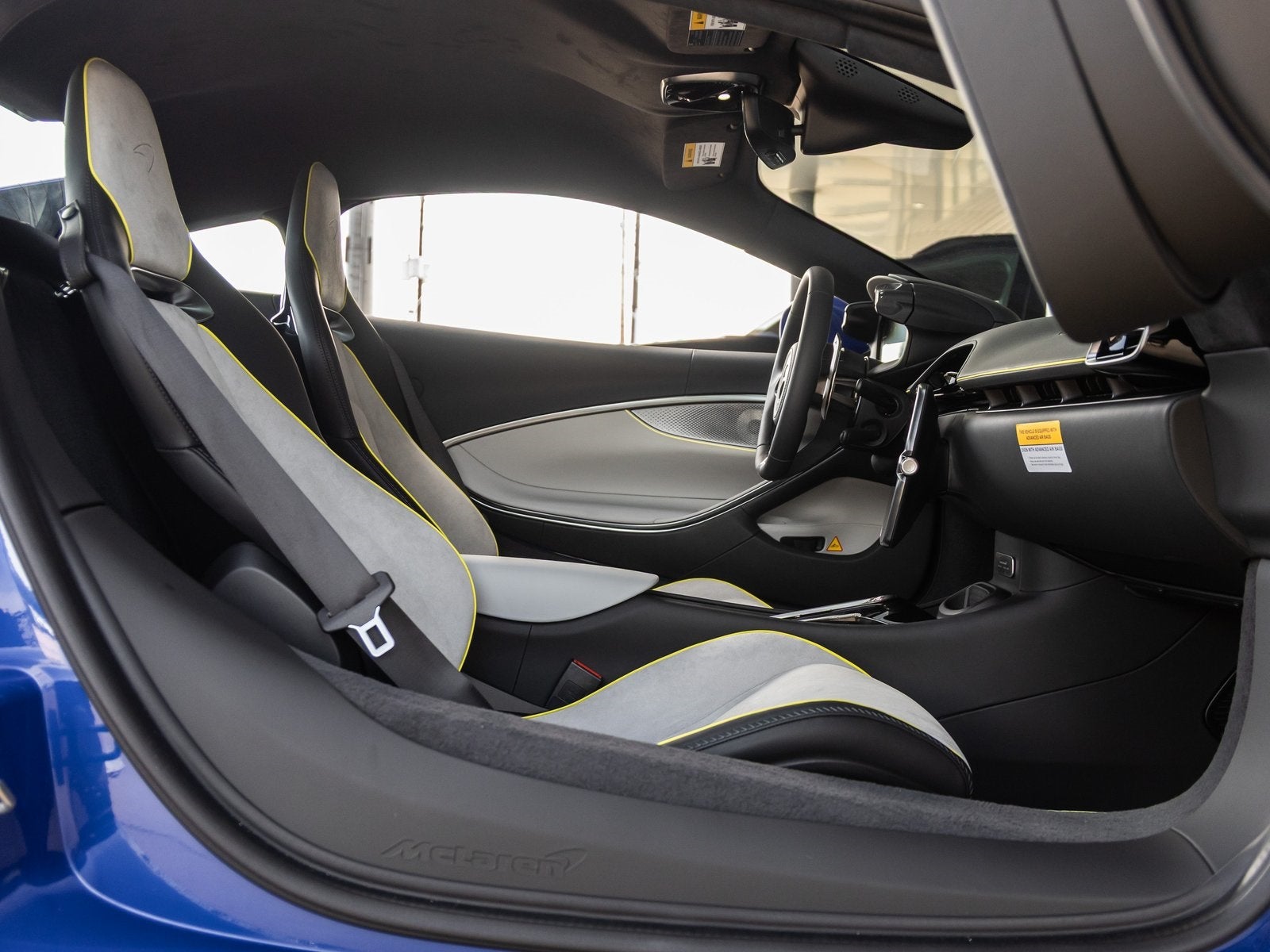 2026 McLaren Artura Base