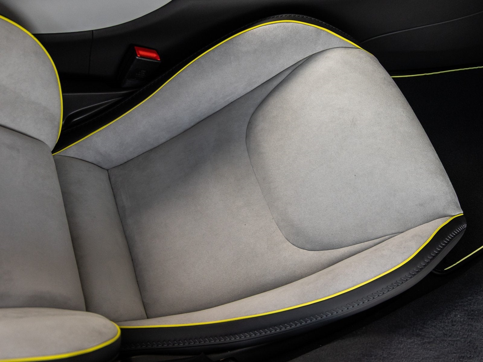 2026 McLaren Artura Base