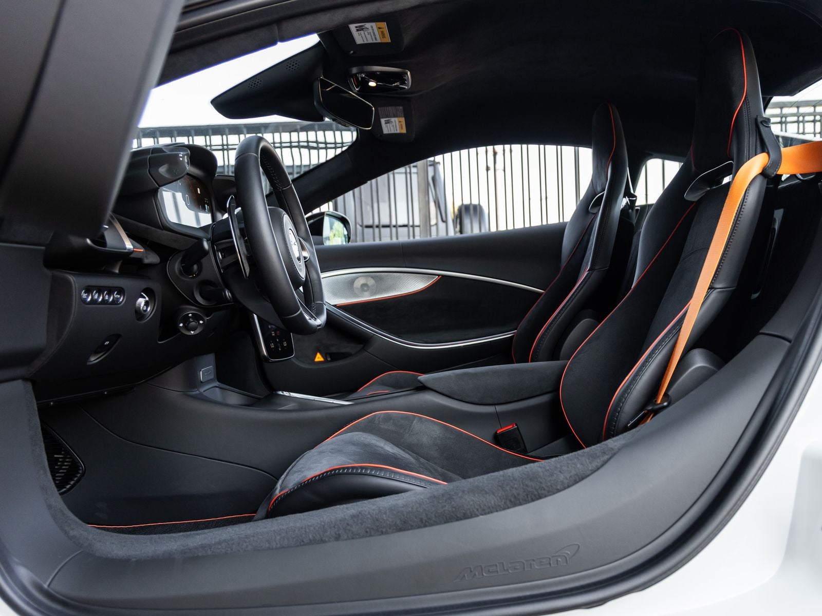 2024 McLaren Artura Base