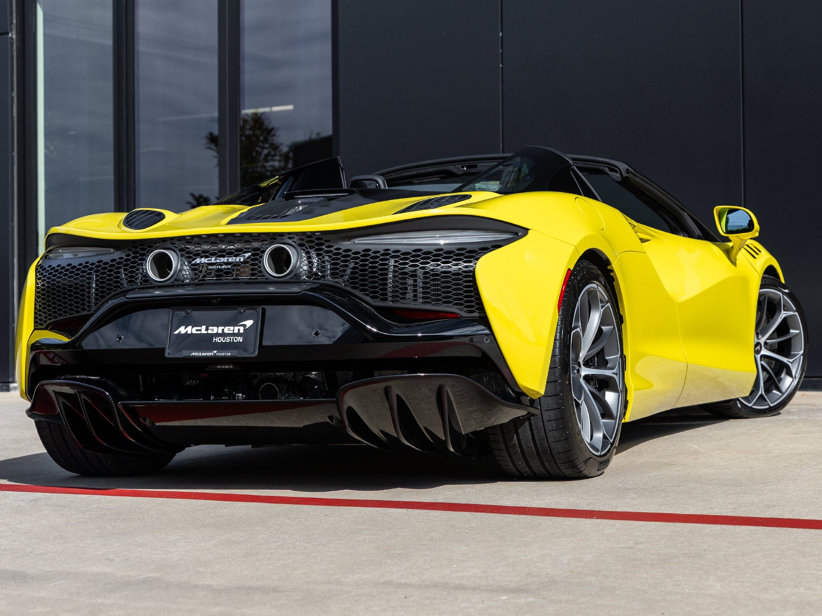 2027 McLaren Artura Base