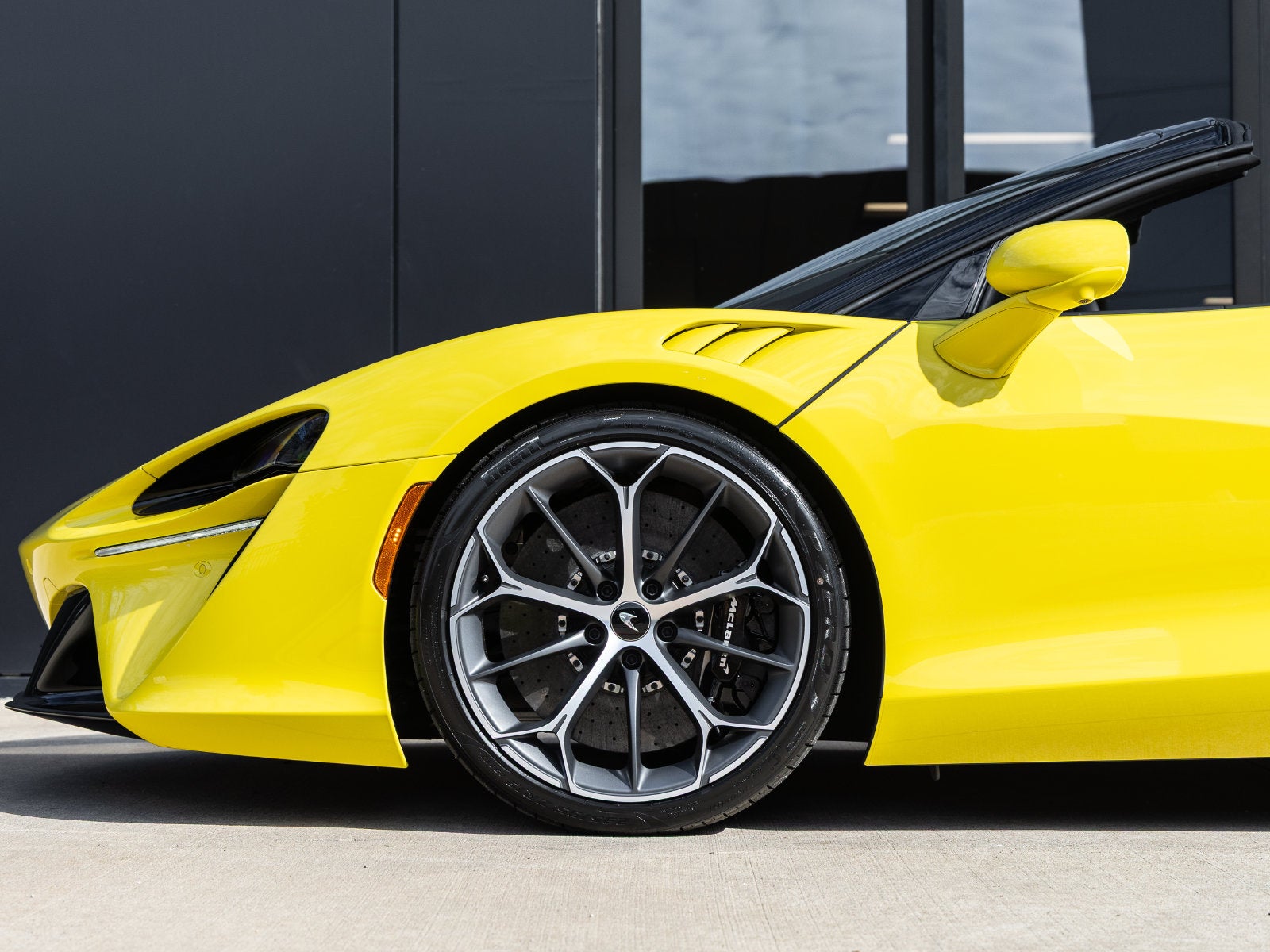 2027 McLaren Artura Base