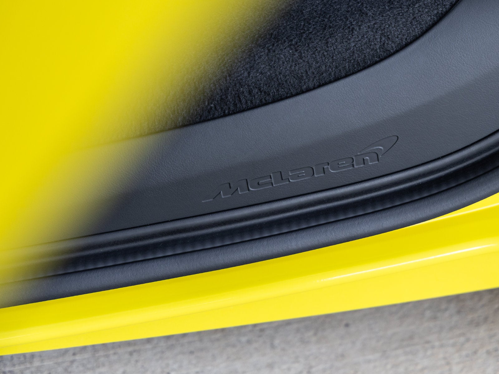 2027 McLaren Artura Base