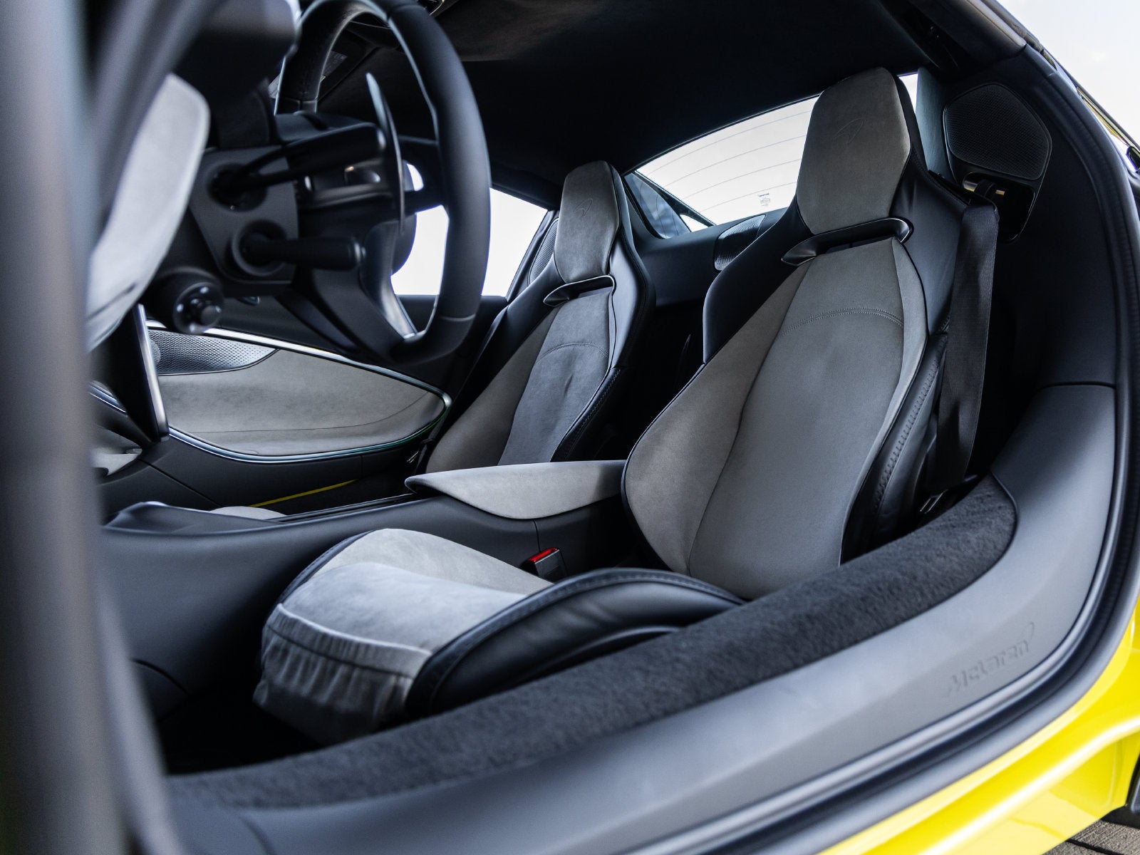 2027 McLaren Artura Base