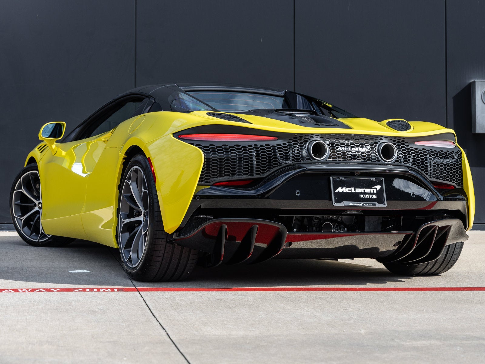 2027 McLaren Artura Base