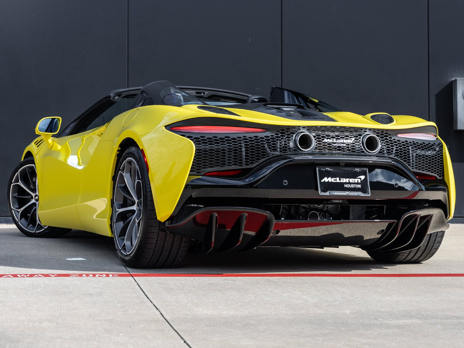 2027 McLaren Artura Base