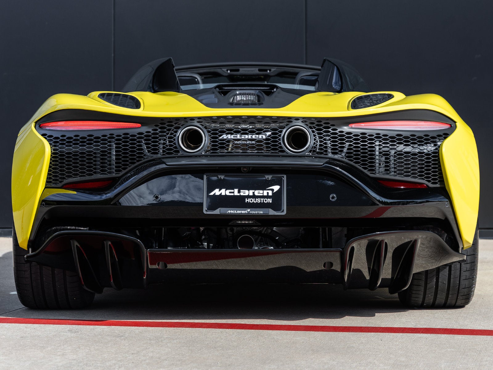 2027 McLaren Artura Base