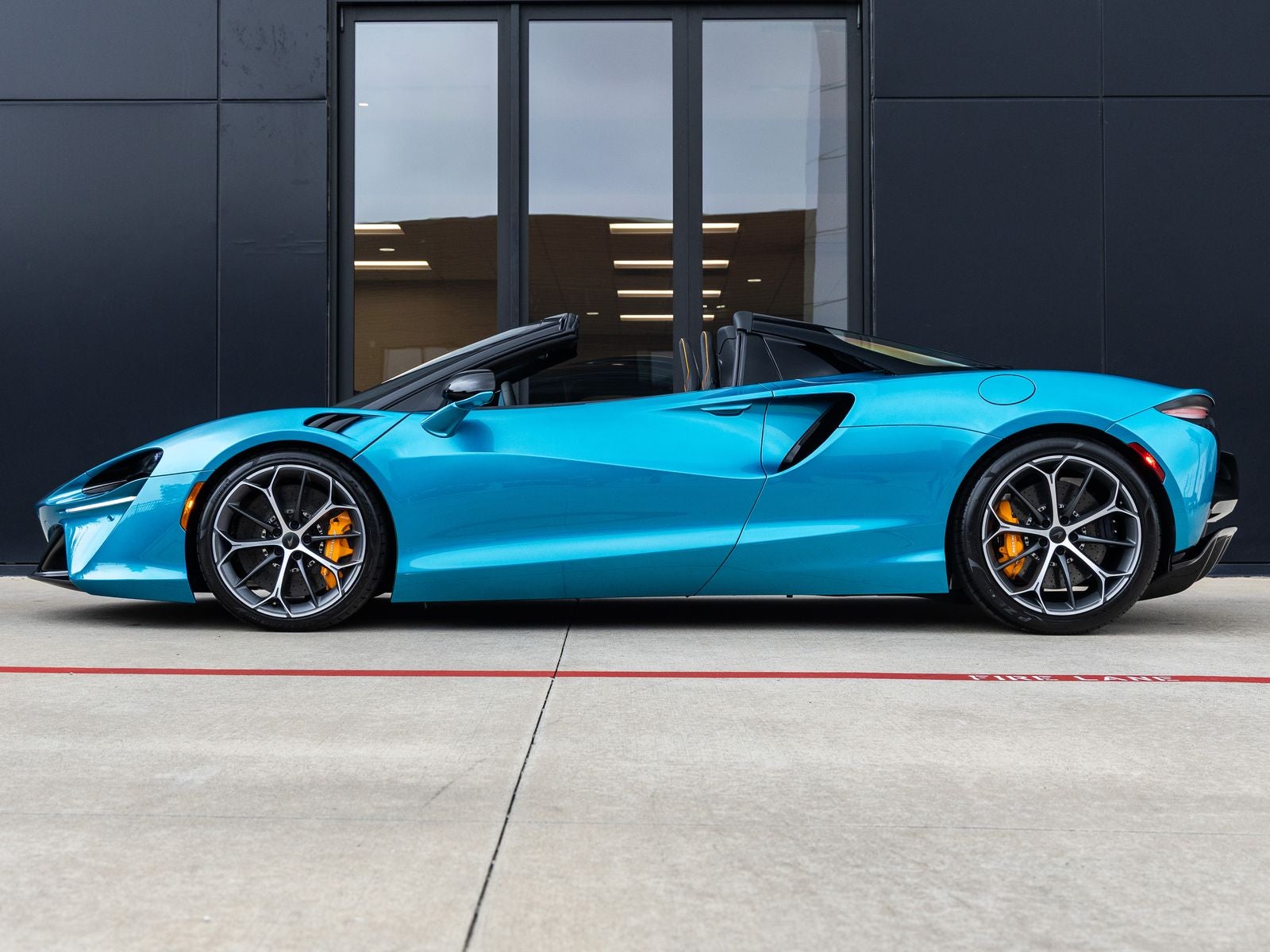 2026 McLaren Artura Base