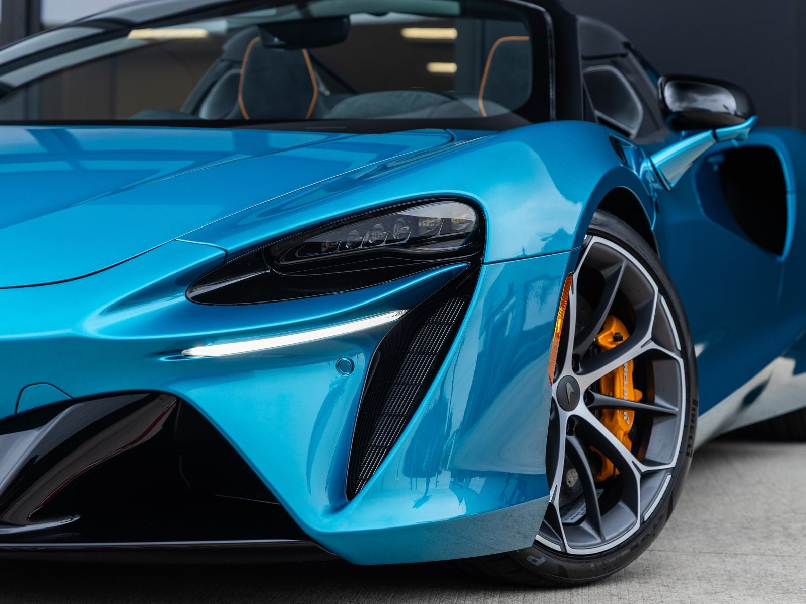 2026 McLaren Artura Base