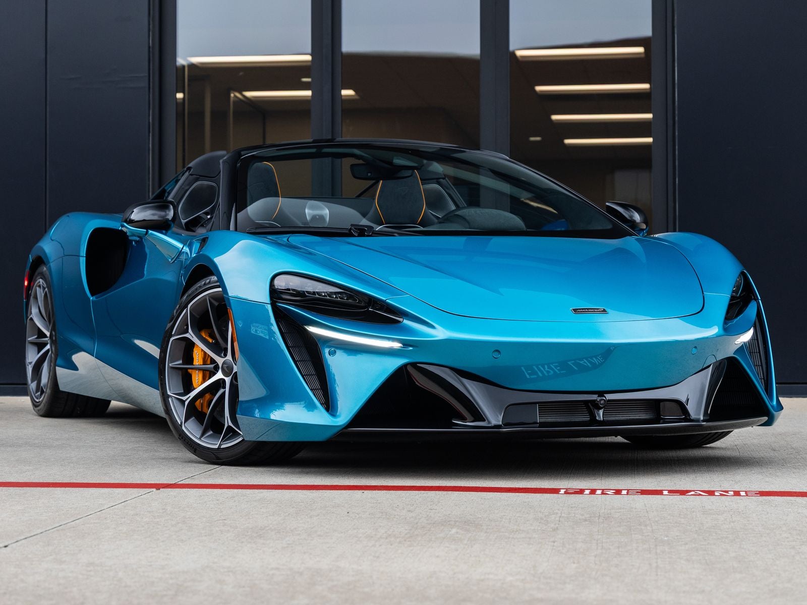 2026 McLaren Artura Base