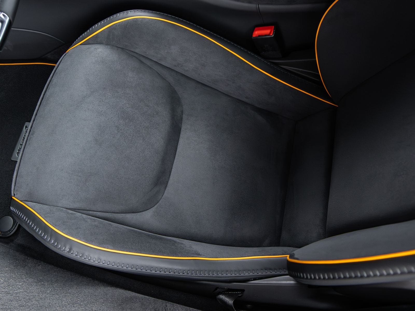 2026 McLaren Artura Base