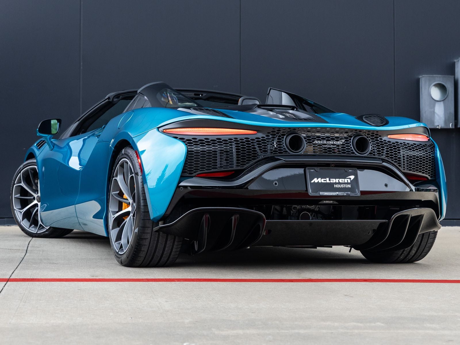 2026 McLaren Artura Base
