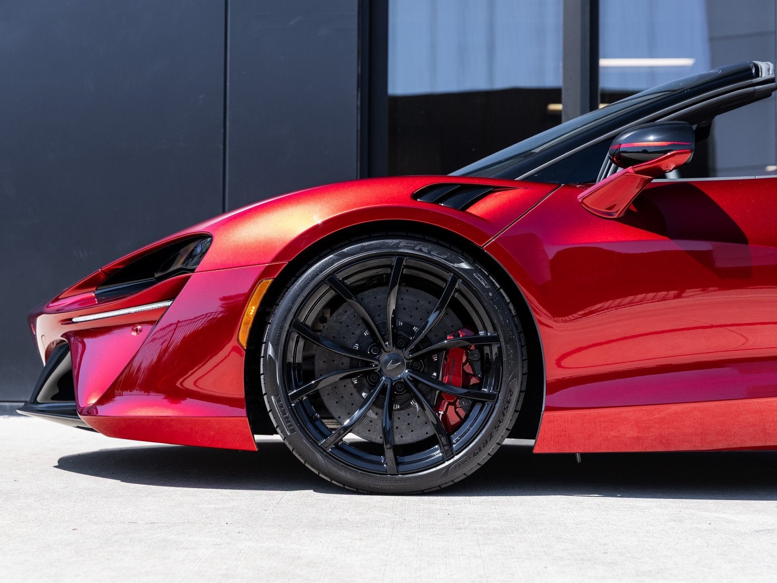 2025 McLaren Artura Base