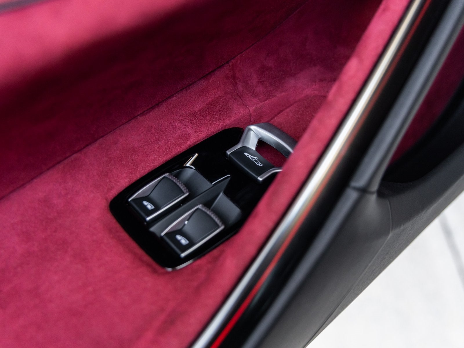 2025 McLaren Artura Base