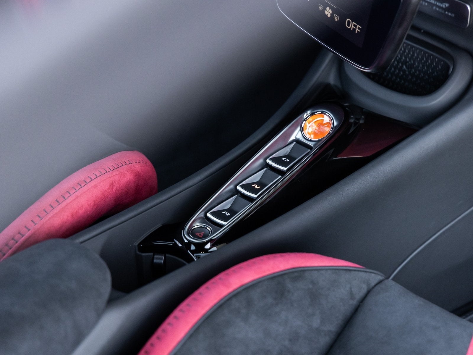 2025 McLaren Artura Base