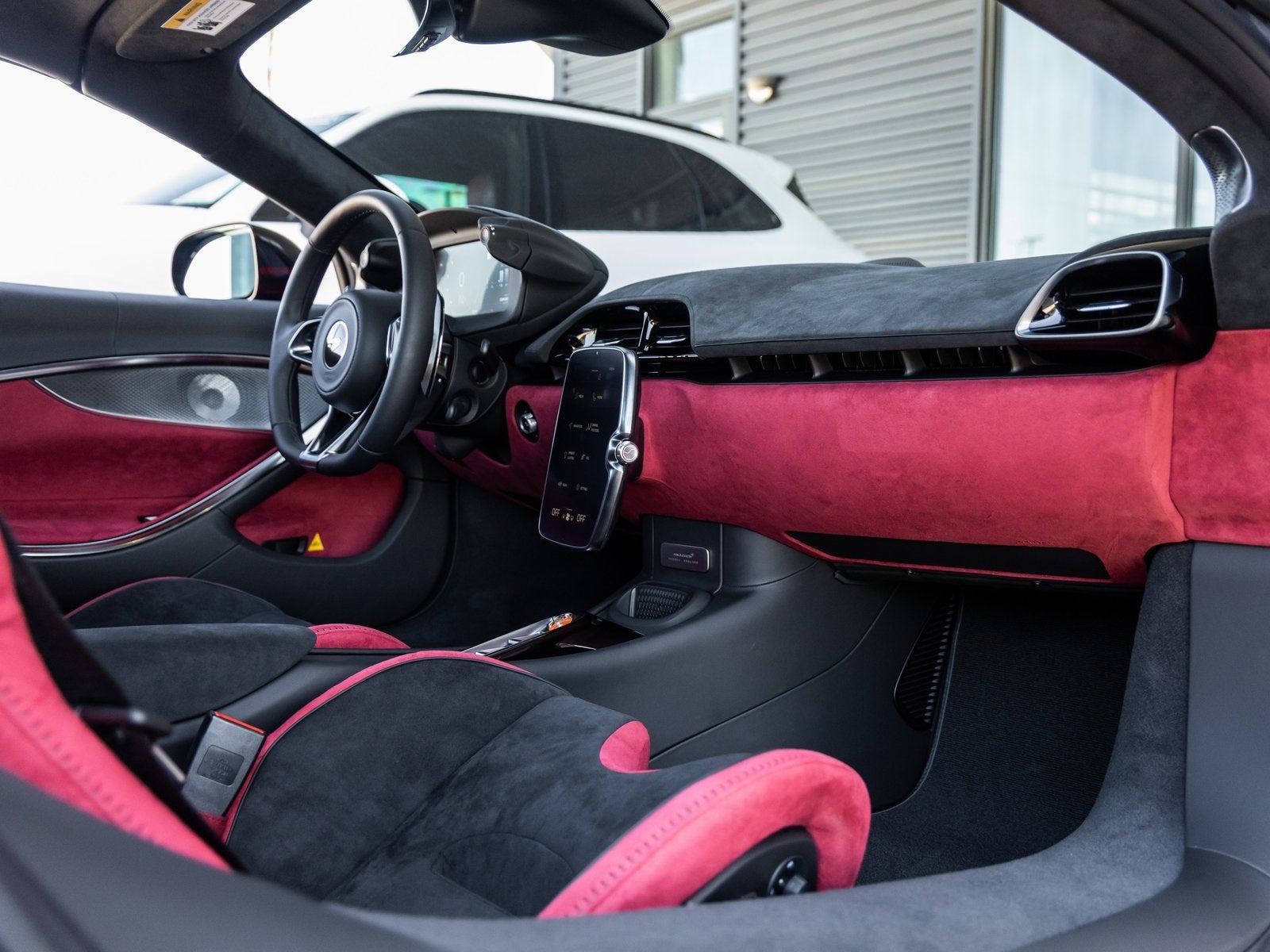 2025 McLaren Artura Base