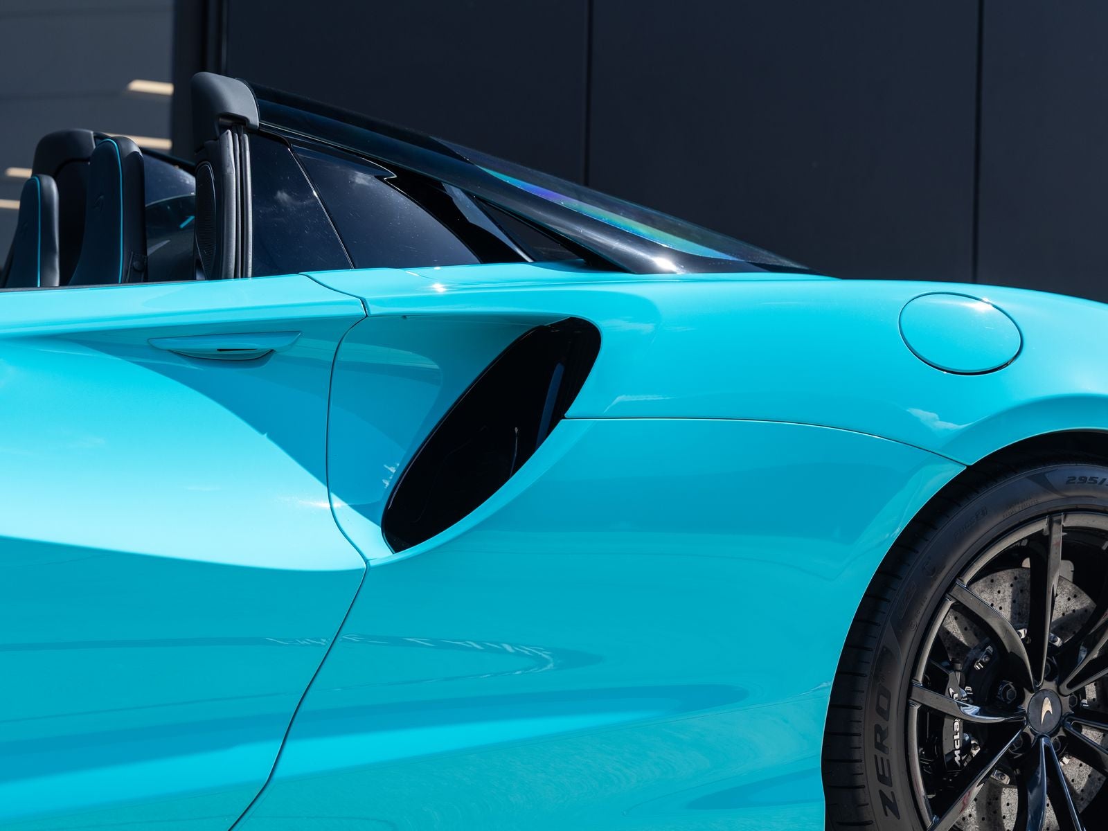 2025 McLaren Artura Base