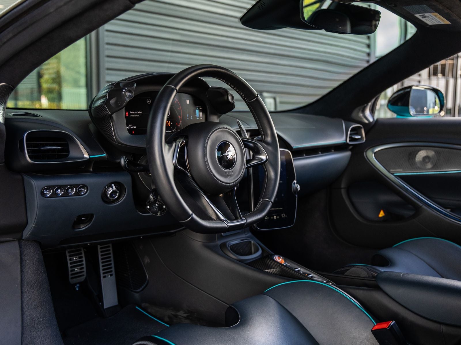 2025 McLaren Artura Base