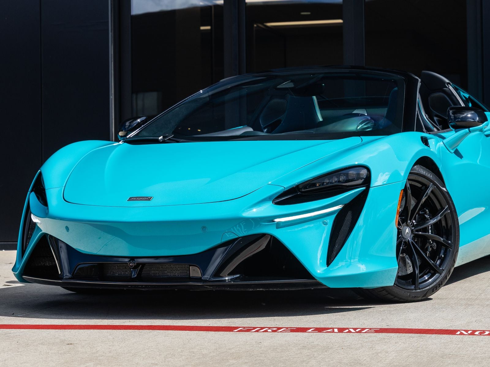 2025 McLaren Artura Base