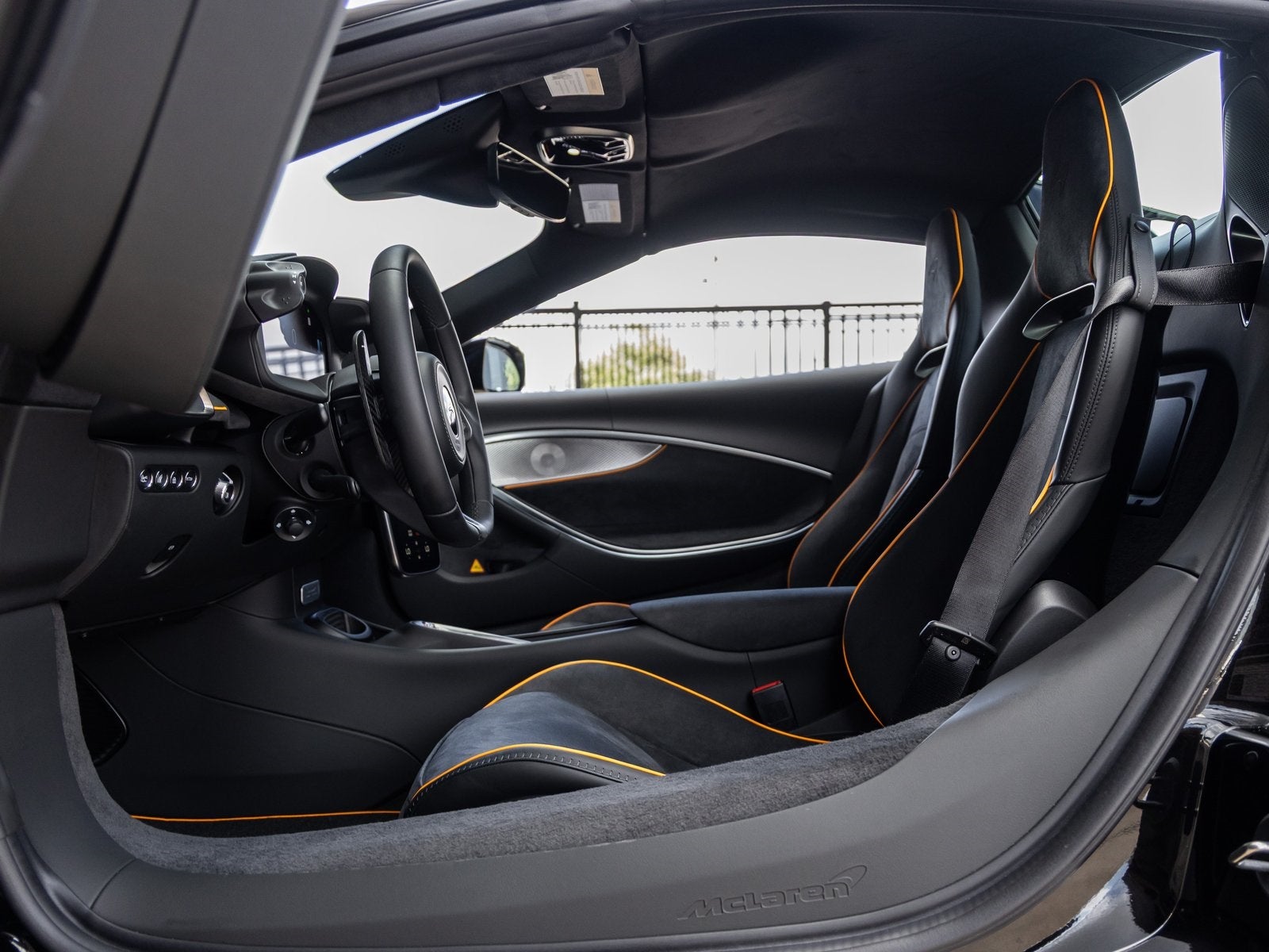 2026 McLaren Artura Base