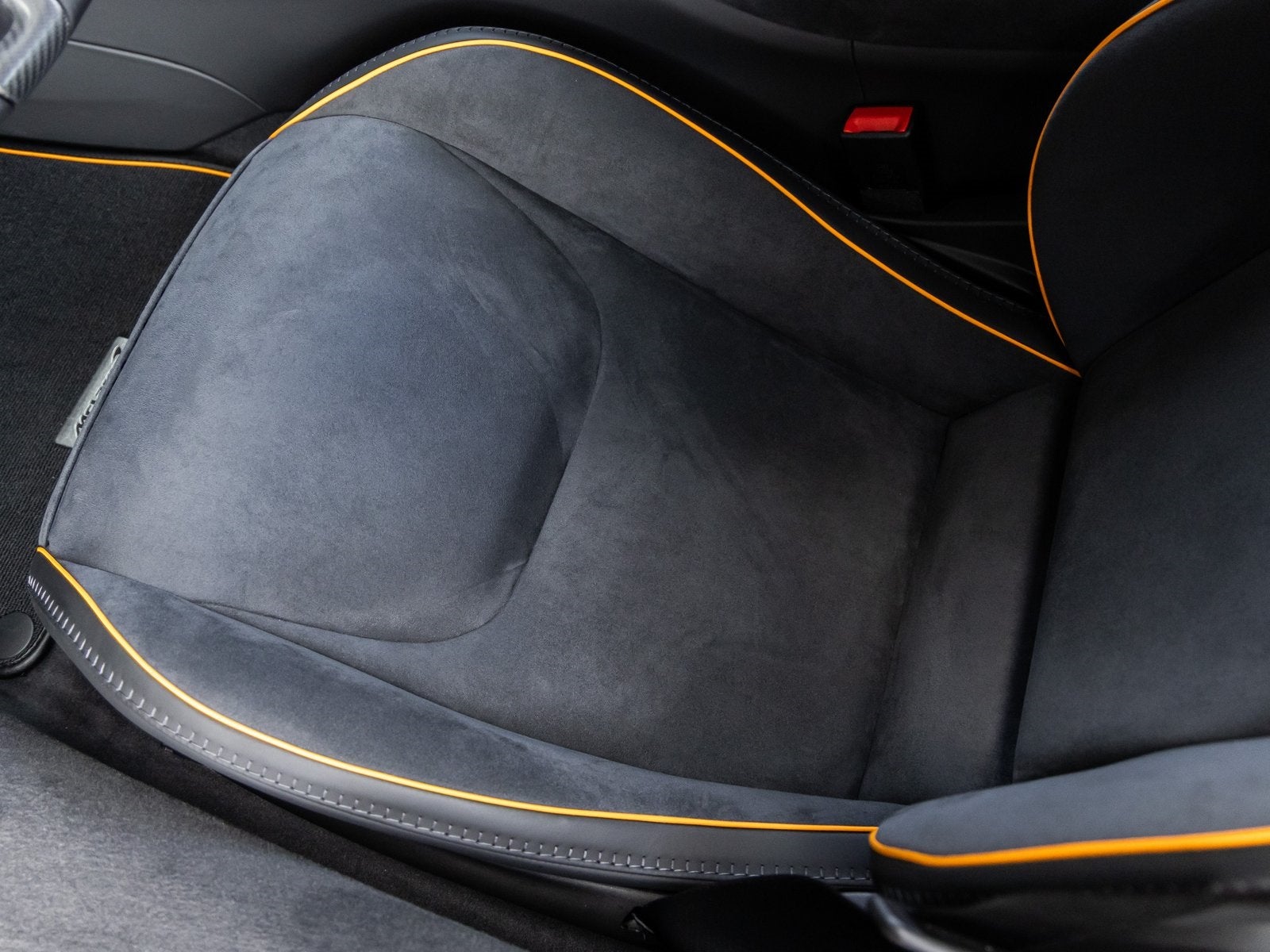 2026 McLaren Artura Base