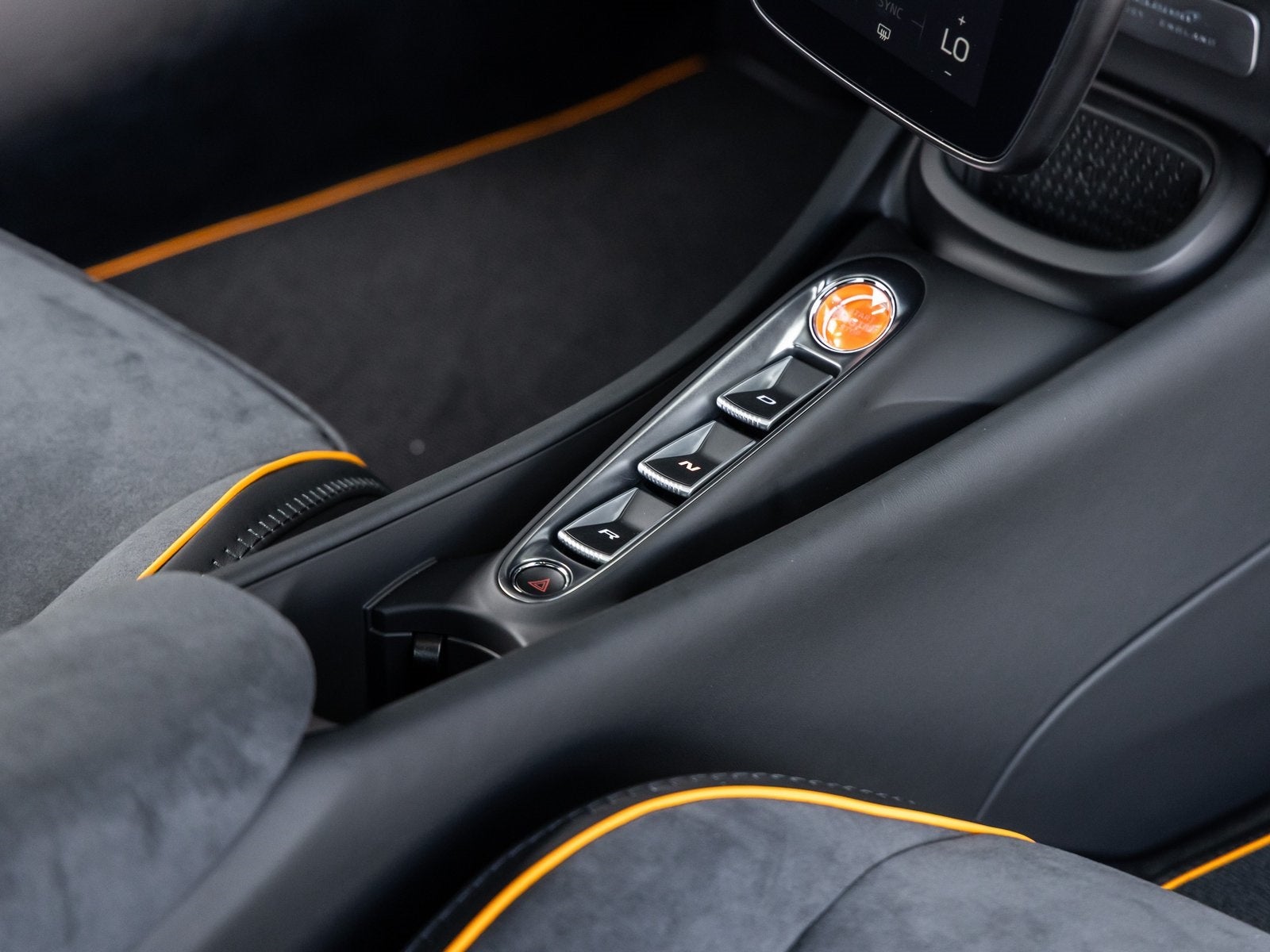 2026 McLaren Artura Base