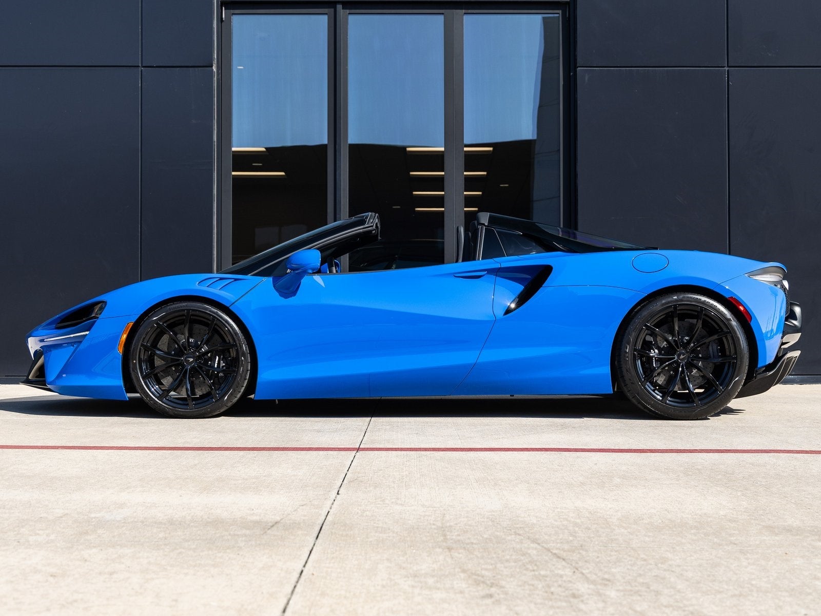 2026 McLaren Artura Base