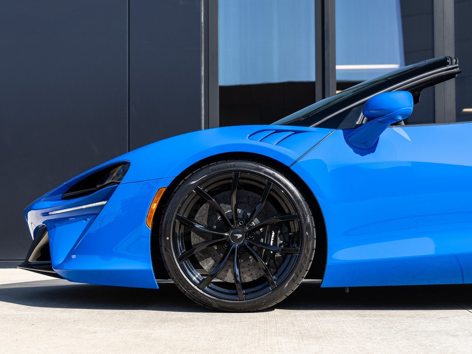 2026 McLaren Artura Base