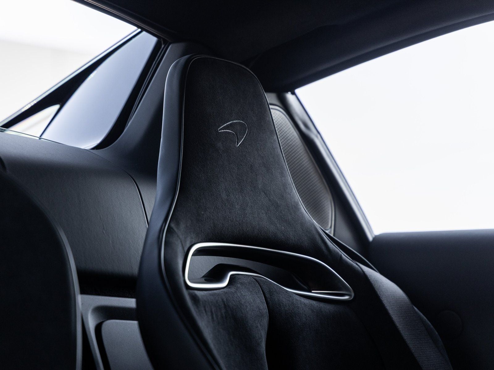 2026 McLaren Artura Base