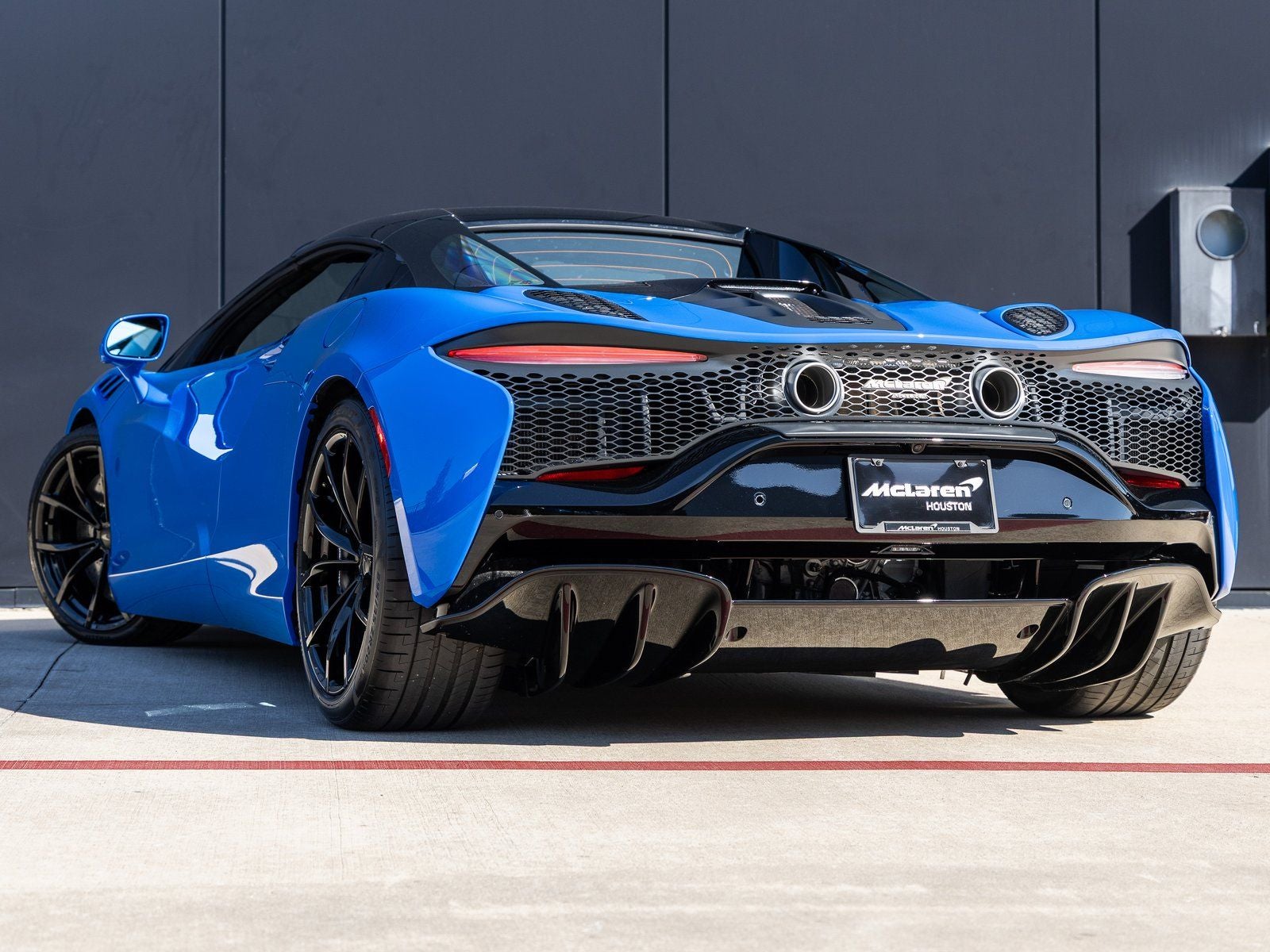 2026 McLaren Artura Base