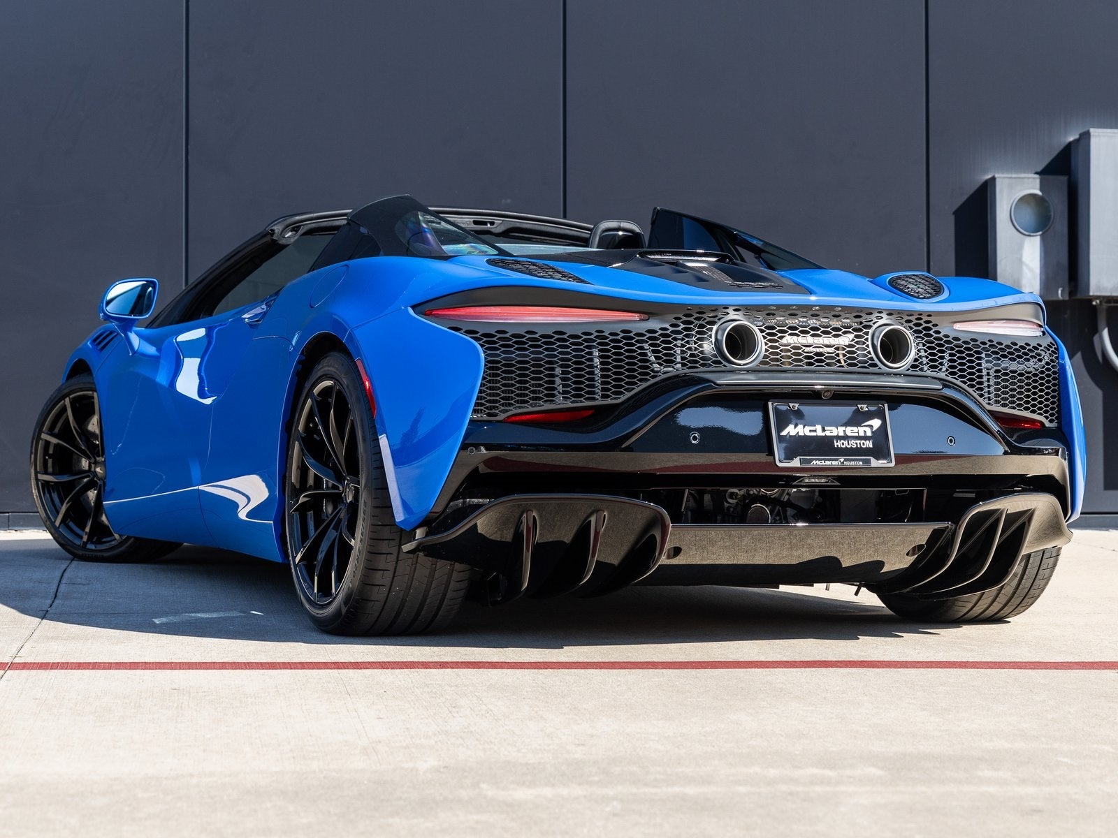 2026 McLaren Artura Base