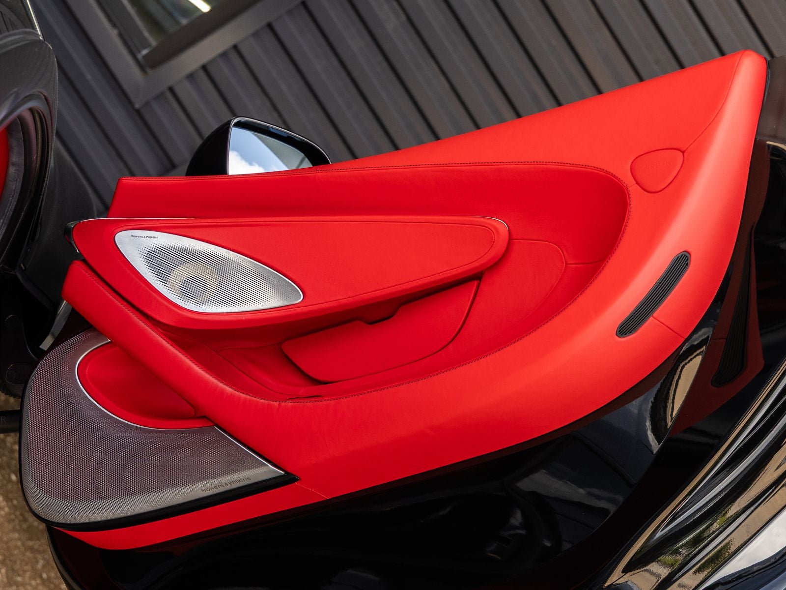 2022 McLaren GT Base