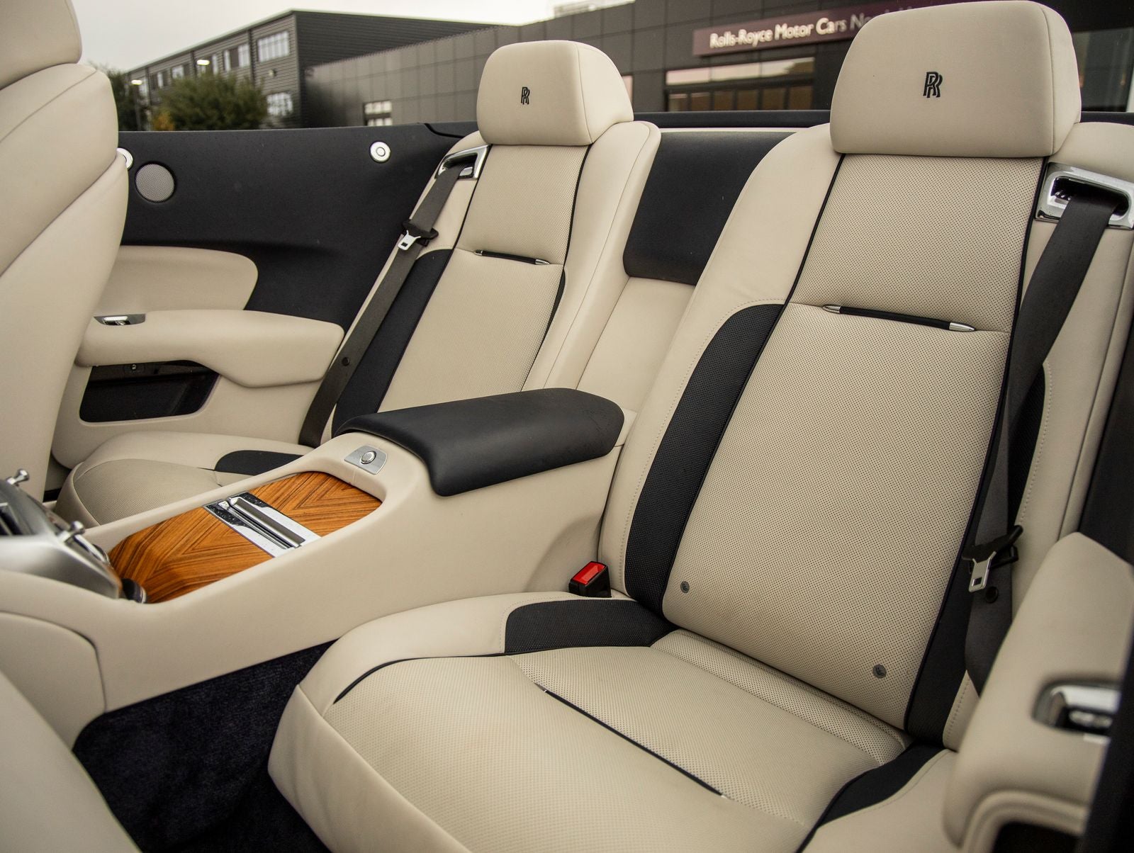 2018 Rolls-Royce Dawn Base